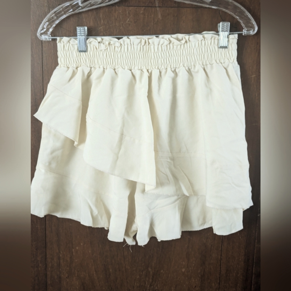 Cream ruffle trim SHORTS Sz M Skort ~ wide elastic paper bag waistband